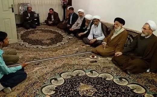ادای احترام مدیر حوزه های علمیه کشور به طلبه شهید همدانی
