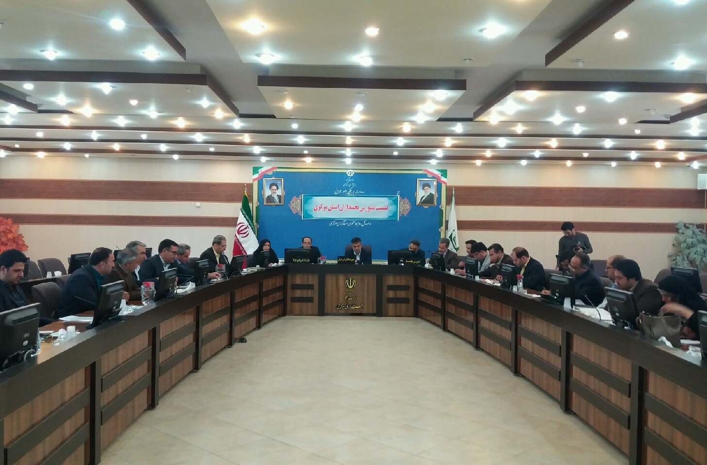 نشست مشورتی بخشداران استان مرکزی با محوریت توسعه پایدار روستا&zwnj;ها/ زمینه سازی برای اشتغالزایی از وظایف مهم بخشداران