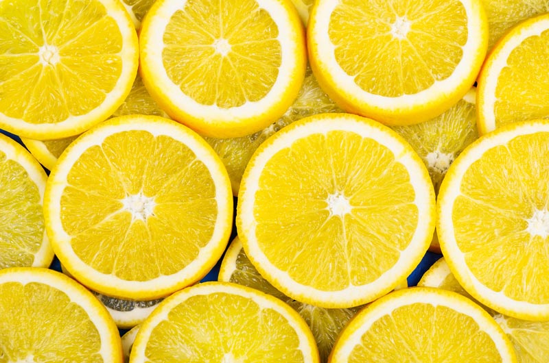 چگونه از لکه&zwnj;های صورت خلاص شویم؟ / قدرت میوه&zwnj;ها را دست کم نگیرید
