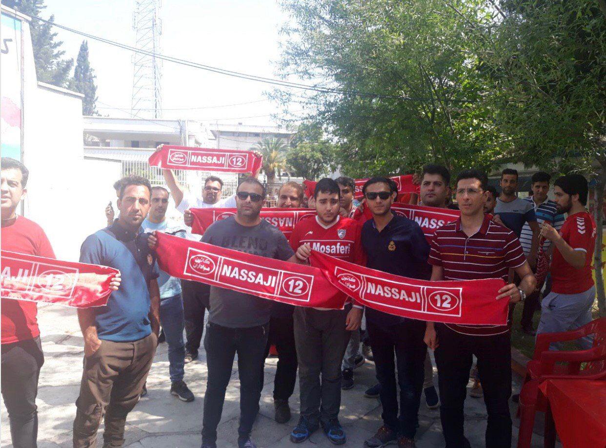 اعتراض هواداران نساجی مقابل استانداری مازندران