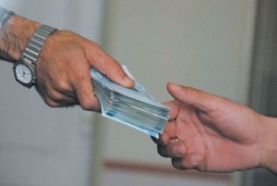 در چه شرایطی قرض گرفتن واجب و در چه زمانی مکروه است؟
