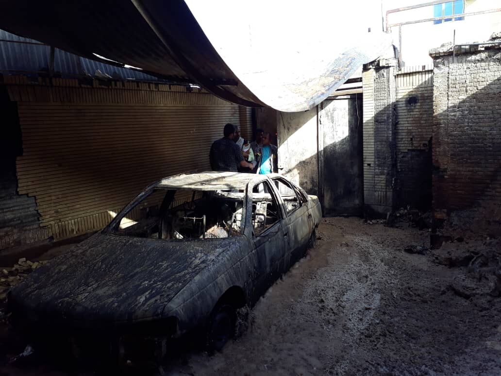 ۹ مصدوم در پی آتش سوزی در محل اختفای سوخت قاچاق در چابهار/ آتش نشان روانه بیمارستان شد+تصاویر