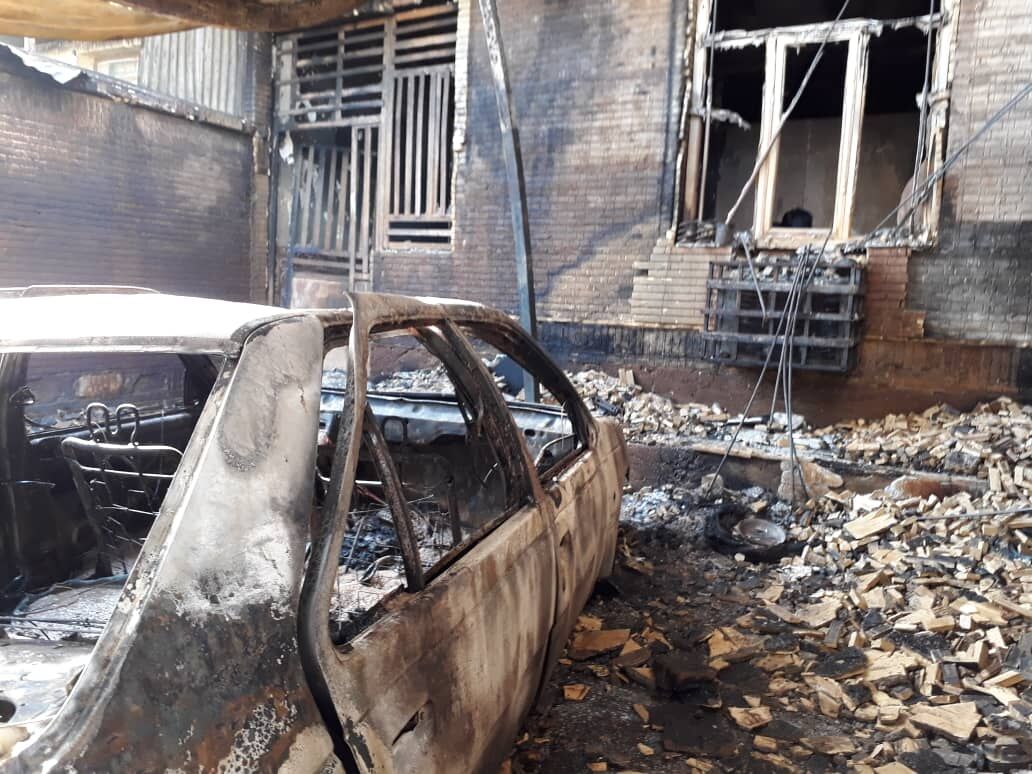 ۹ مصدوم در پی آتش سوزی در محل اختفای سوخت قاچاق در چابهار/ آتش نشان روانه بیمارستان شد+تصاویر