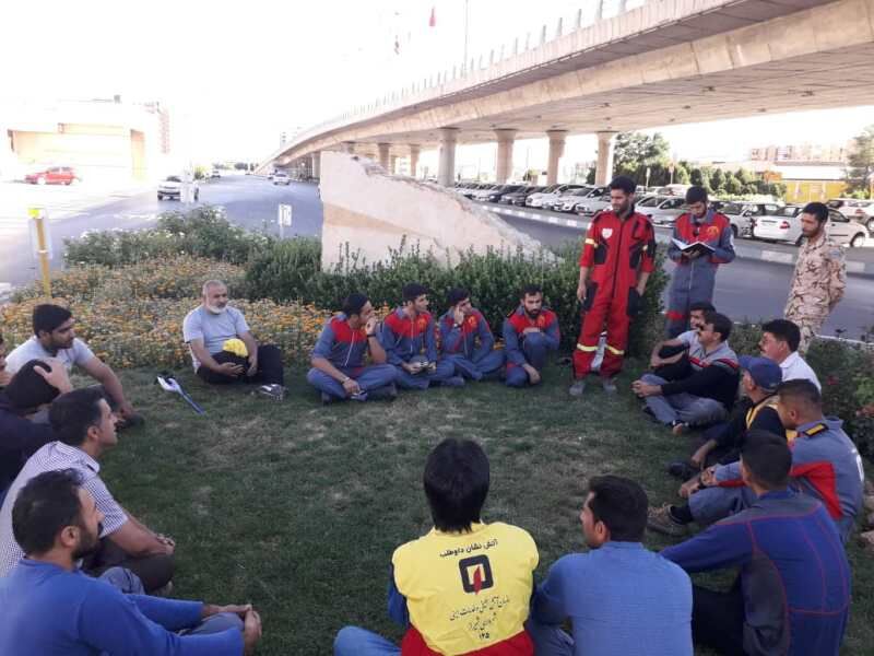 آمادگی خدمات رسانی سه تیم آتش نشانی در شیراز
