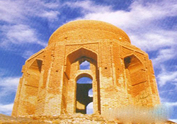 آبشاری دیدنی در ایران که نقشی زیبا به منطقه خود داده است + فیلم