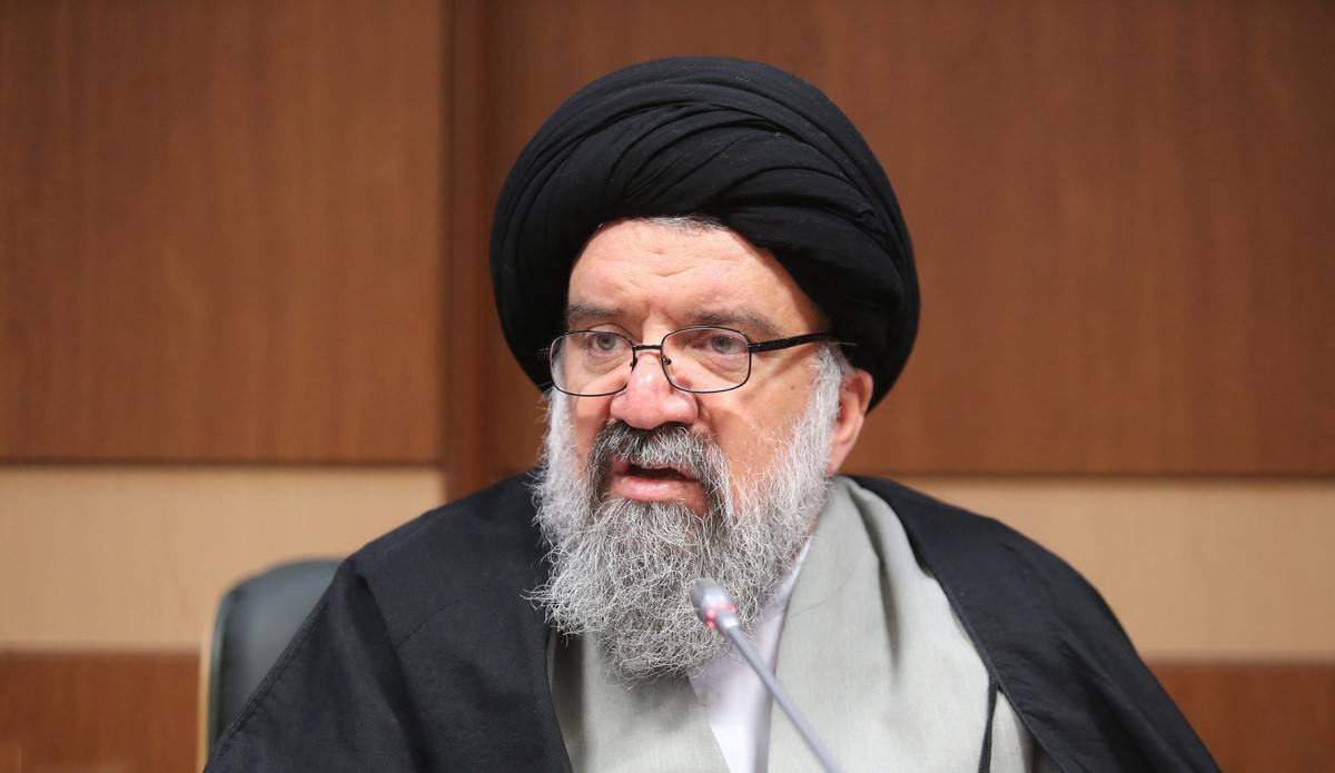 پاسخ رهبری به نخست وزیر ژاپن اوج عزت تشیع است/ اسلام و تشیع به انقلاب اسلامی گره خورده است