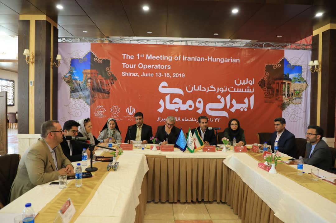 نخستین نشست تورگردانان ایرانی و مجارستانی برگزار شد
