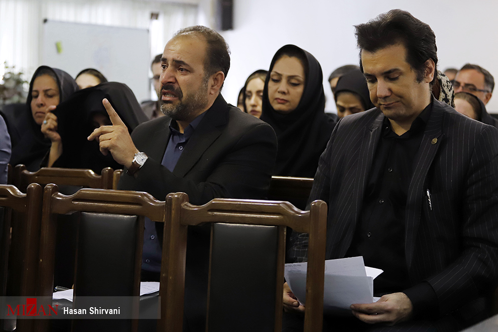 حضور بازیگر معروف در جلسه دادگاه + تصاویر