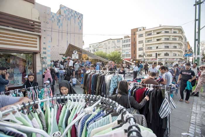 طرح جمع آوری دست فروشان چهارراه ولیعصر از فردا آغاز می‌شود