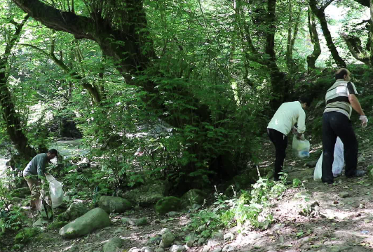 پاکسازی روستای سیاهمزگی شفت از زباله
