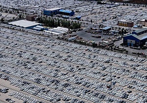 پارک هزاران خودرو در پارکینگ‌های ایران خودرو/ پشت پرده علت انبار کردن خودرو‌ها چیست؟ + فیلم