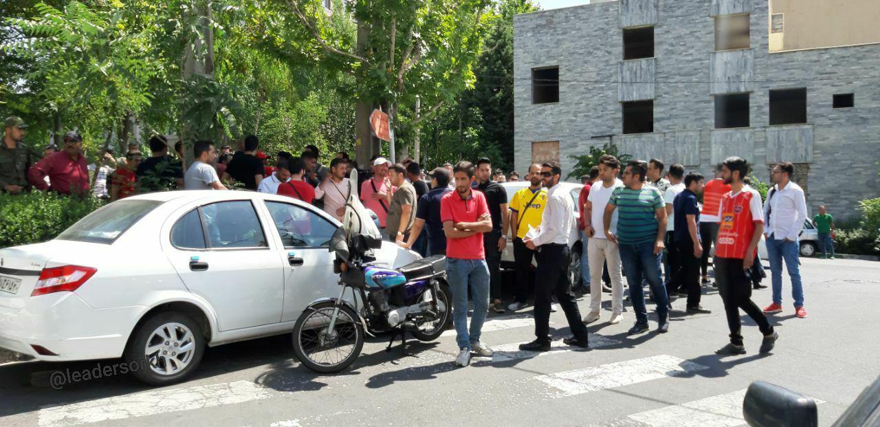 واکنش پلیس به تجمع هواداران در مقابل باشگاه پرسپولیس/ تمجع ۳۰۰ نفر به دلیل اعتراض به تصمیمات مدیریت باشگاه