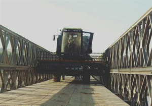 پل ارتباطی روستای سیل‌زده «چم‌مهر» پلدختر به بهره‌برداری رسید‌