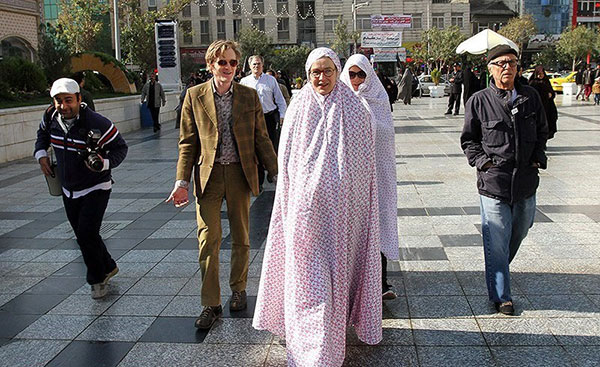چگونه با گردشگران خارجی برخورد کنیم؟ چگونه با گردشگران خارجی برخورد کنیم؟