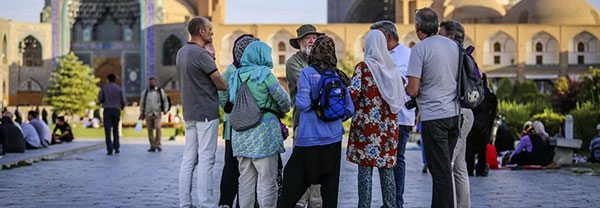 چگونه با گردشگران خارجی برخورد کنیم؟ چگونه با گردشگران خارجی برخورد کنیم؟