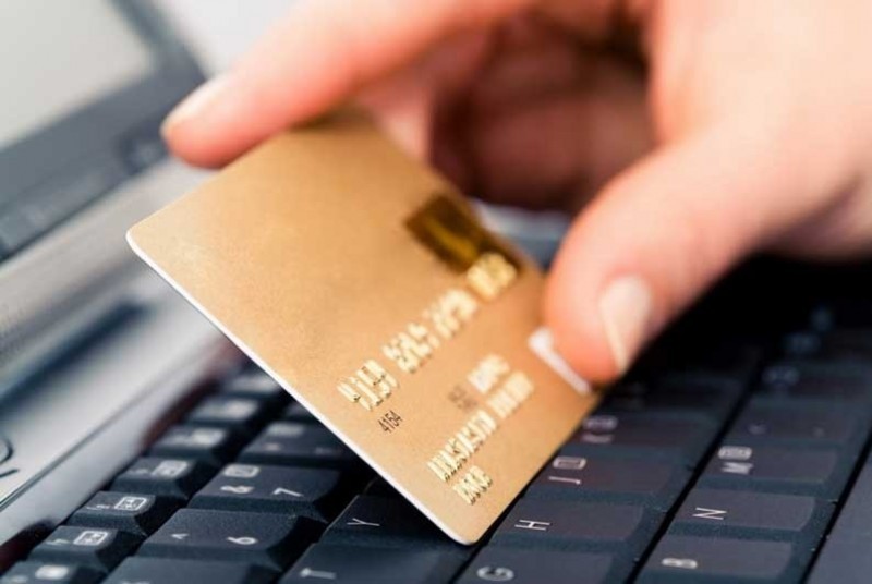 دستگیر خواهران کلاهبردار در زرندیه / کلاهبرداری با سوء&zwnj;استفاده از کارت&zwnj;های بانکی شهروندان