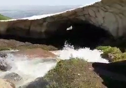 نمایی از رودخانه خروشان در هکمتانه + فیلم