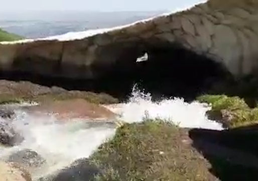 نمایی از رودخانه خروشان در هکمتانه + فیلم
