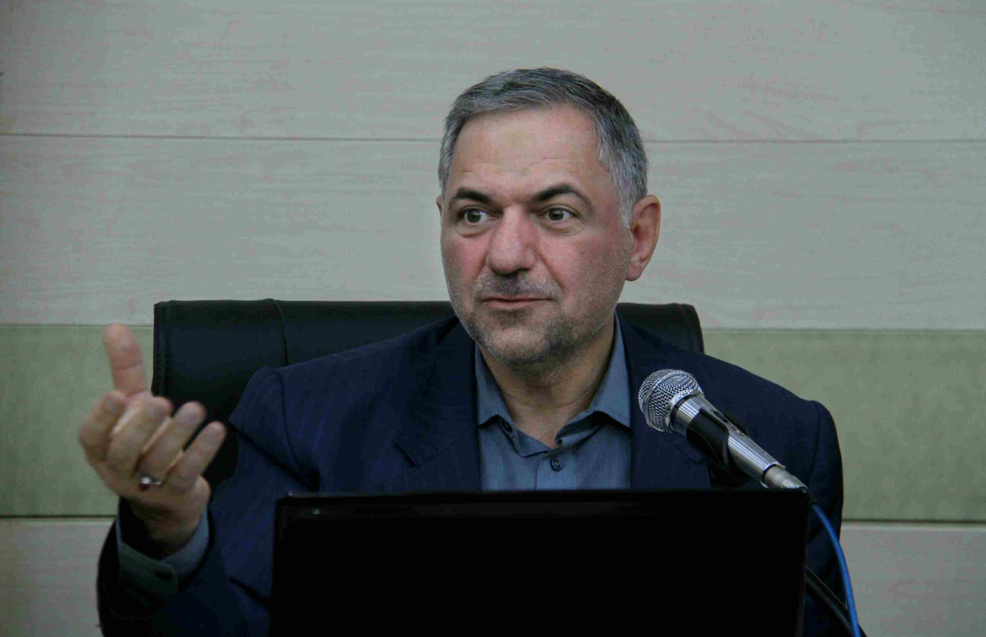 مهارت آموزی محوریت کار در مدارس باشد