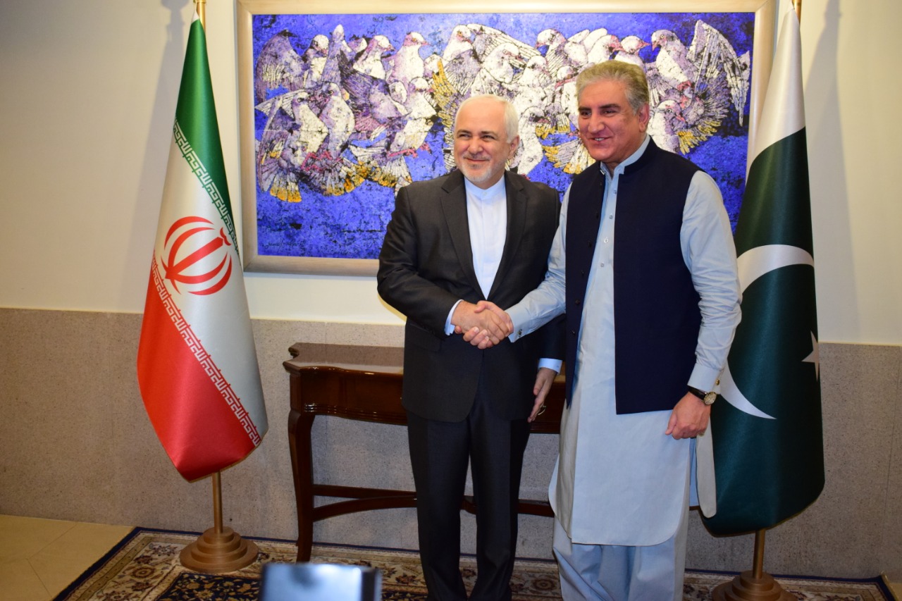 رایزنی ظریف با ظریف با وزیرخارجه پاکستان