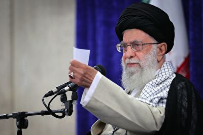پاسخ رهبرانقلاب به آمریکایی‌ها از جانب میرحسین موسوی +فیلم