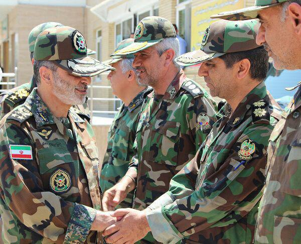 بازدید فرمانده کل ارتش از مرکز بهینه سازی، آمادگاه و بیمارستان منطقه&zwnj;ای اصفهان
