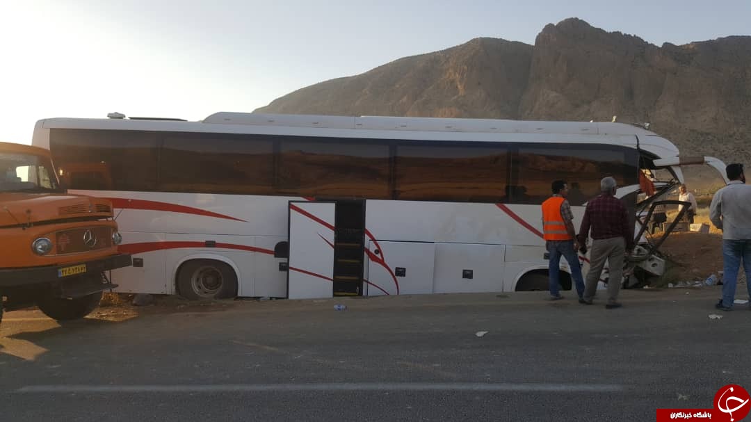 واژگونی اتوبوس در محور سعادتشهر/اعزام ۹ دستگاه آمبولانس و یک فروندبالگرد/۲۵ نفر مصدوم شدند