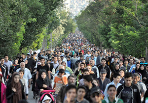 همایش بزرگ پیاده روی خانوادگی و زنجیره انسانی در شیراز