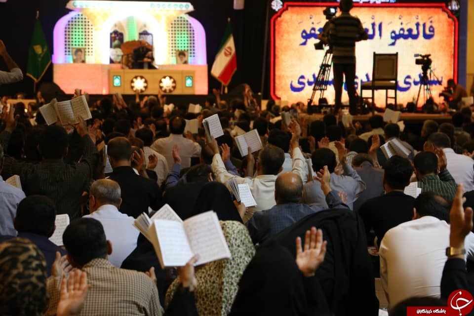 نوای الغوث الغوث در فارس طنین انداز شد/مراسم شب قدر در سومین حرم اهل بیت (ع) + تصاویر