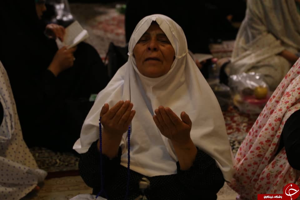 نوای الغوث الغوث در فارس طنین انداز شد/مراسم شب قدر در سومین حرم اهل بیت (ع) + تصاویر