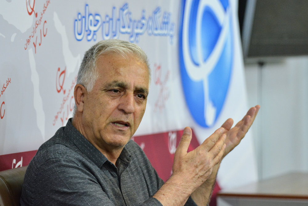 عکسی که به بدنه جامعه سیلی نزند، عکس نیست/ کمترین دروغ را در عکس&zwnj;های جنگ می&zwnj;توان دید/ یک بازیگر سینما قهرمان می&zwnj;شود، اما جایگاه عکاس جنگ کجاست؟