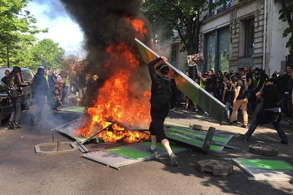 بیسhttps://www.yjc.ir/files/fa/news/1398/3/4/9969451_554.jpgتوهشتمین شنبه اعتراضات فرانسه در آستانه انتخابات پارلمانی اروپا بیستوهشتمین شنبه اعتراضات فرانسه در آستانه انتخابات پارلمانی اروپا