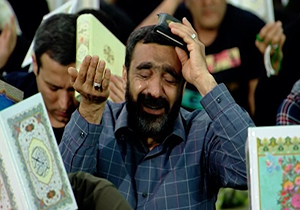 درد و دل‌های مردم با خدا در شب تقدیر + فیلم