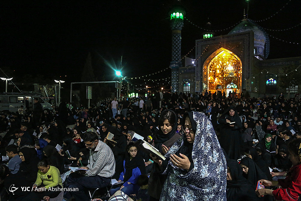 در شب قدر باید با اعمالمان، خود را در تقدیر مقدّرات دخیل بدانیم