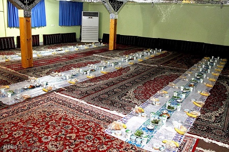 سفره افطاری سپاه میانه برای ۸۰۰ دانش آموز