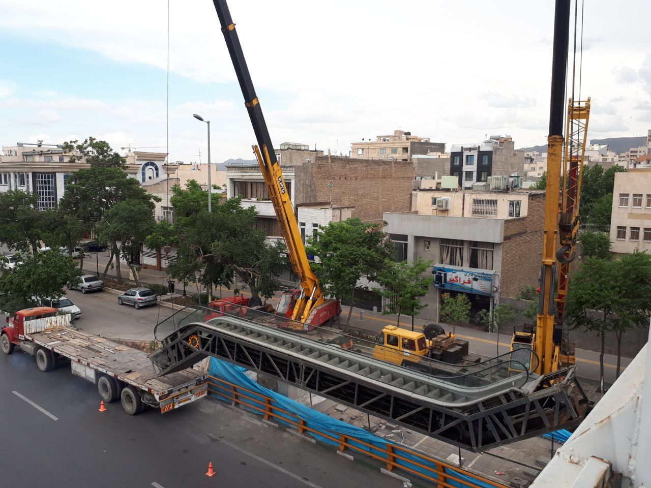 مکانیزاسیون پل عابر پیاده مقابل وکیل آباد ۲۹