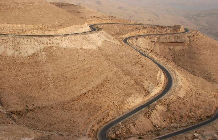 خطرناکترین جاده&zwnj;های جهان با پیچ&zwnj;های صعب العبور+تصاویر