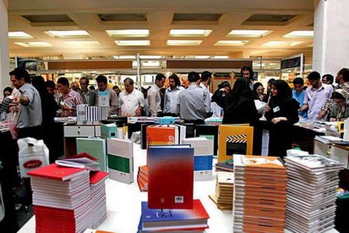 برپایی نمایشگاه کتب علوم قرآنی در رزن
