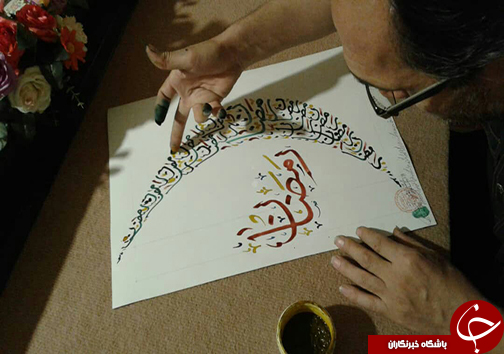 کتابت پانصد و هشتادمین اثر کاتب آبادهای با ناخن در ماه رمضان/خوشنویس آباده ای: برای کتابت کل منشور سازمان ملل آمادگی دارم کتابت پانصد و هشتادمین اثر کاتب آبادهای با ناخن در ماه رمضان/خوشنویس آباده ای: برای کتابت کل منشور سازمان ملل آمادگی دارم