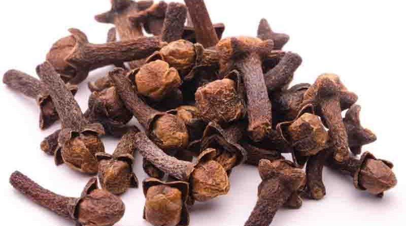 رفع دندان درد با یک قطره از عصاره این گیاه/ ماسکی خانگی برای استفاده از خواص گردو/ زانو درد خود را با انجیر درمان کنید/ زخم&zwnj;های ناشی از مصرف ادامس دارچینی