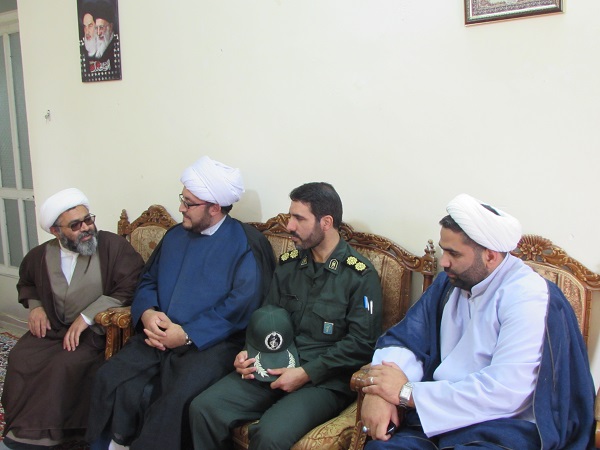 تلاش در جهت تحقق آرمان های انقلاب یک تکلیف الهی است