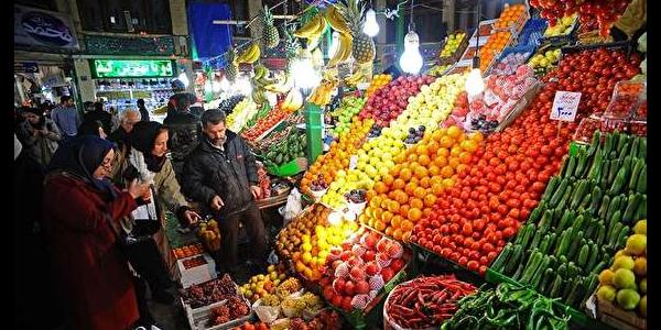 آخرین تحولات بازار میوه و صیفی/ افت چشمگیر قیمت زردآلو و هلو در بازار