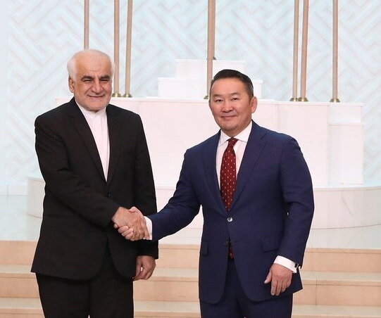 تقدیم استوار نامه سفیر آکردیته ایران به رئیس جمهور مغولستان