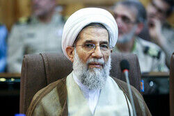 آمریکایی ها یکی بزنند ده تا می خورند