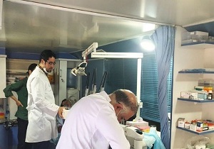 ارائه خدمات رایگان دندانپزشکی به روستاهای سیل‌زده پلدختر