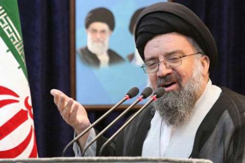 تعیین سرنوشت انسان در شب قدر رقم می خورد