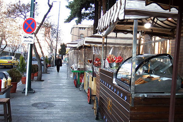 پارک‌ها و حاشیه خیابان‌ها در قرق رستوران‌های سیار بدون مجوز/ چگونه بدون پرداخت اجاره یا خرید ملک رستوران‌دار شویم؟
