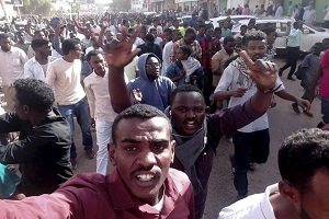کشته شدن یک زن باردار در تیراندازی به سمت معترضان در سودان