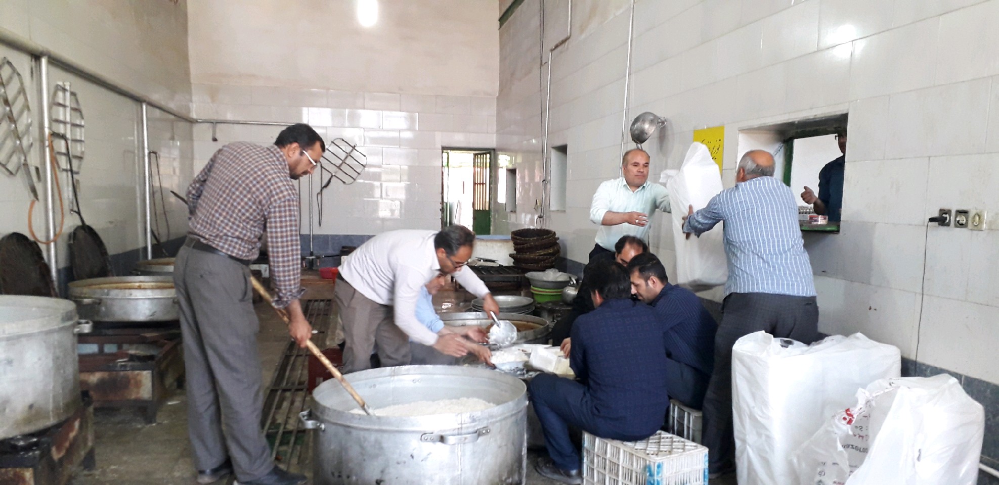 توزیع ۳ هزار غذای گرم در بردسکن