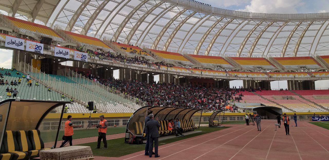 درگیری هواداران پرسپولیس و سپاهان در ورزشگاه نقش جهان